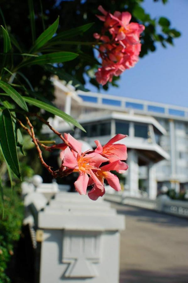 Hermitage Hotel Korat-Sha Nakhonratchasima Esterno foto