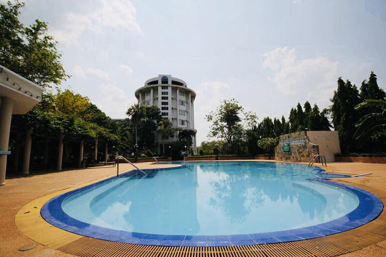 Hermitage Hotel Korat-Sha Nakhonratchasima Esterno foto