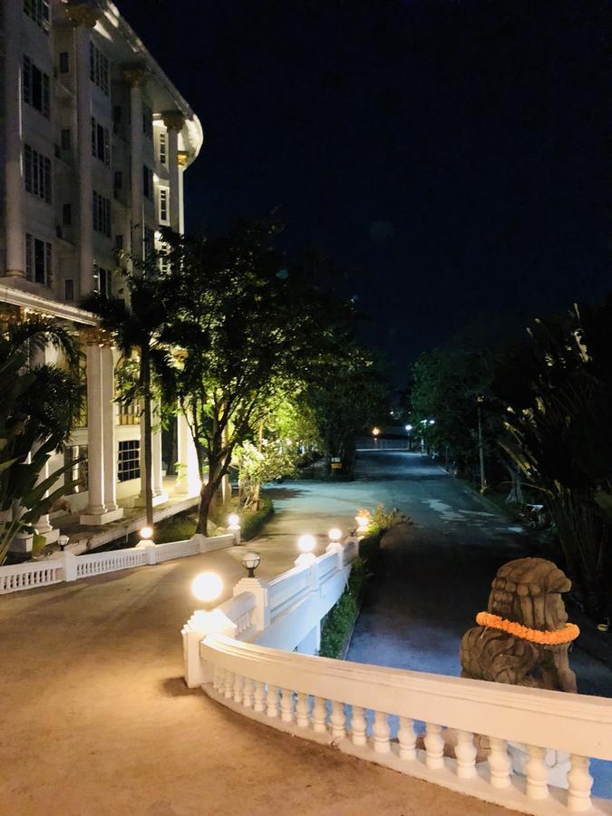 Hermitage Hotel Korat-Sha Nakhonratchasima Esterno foto